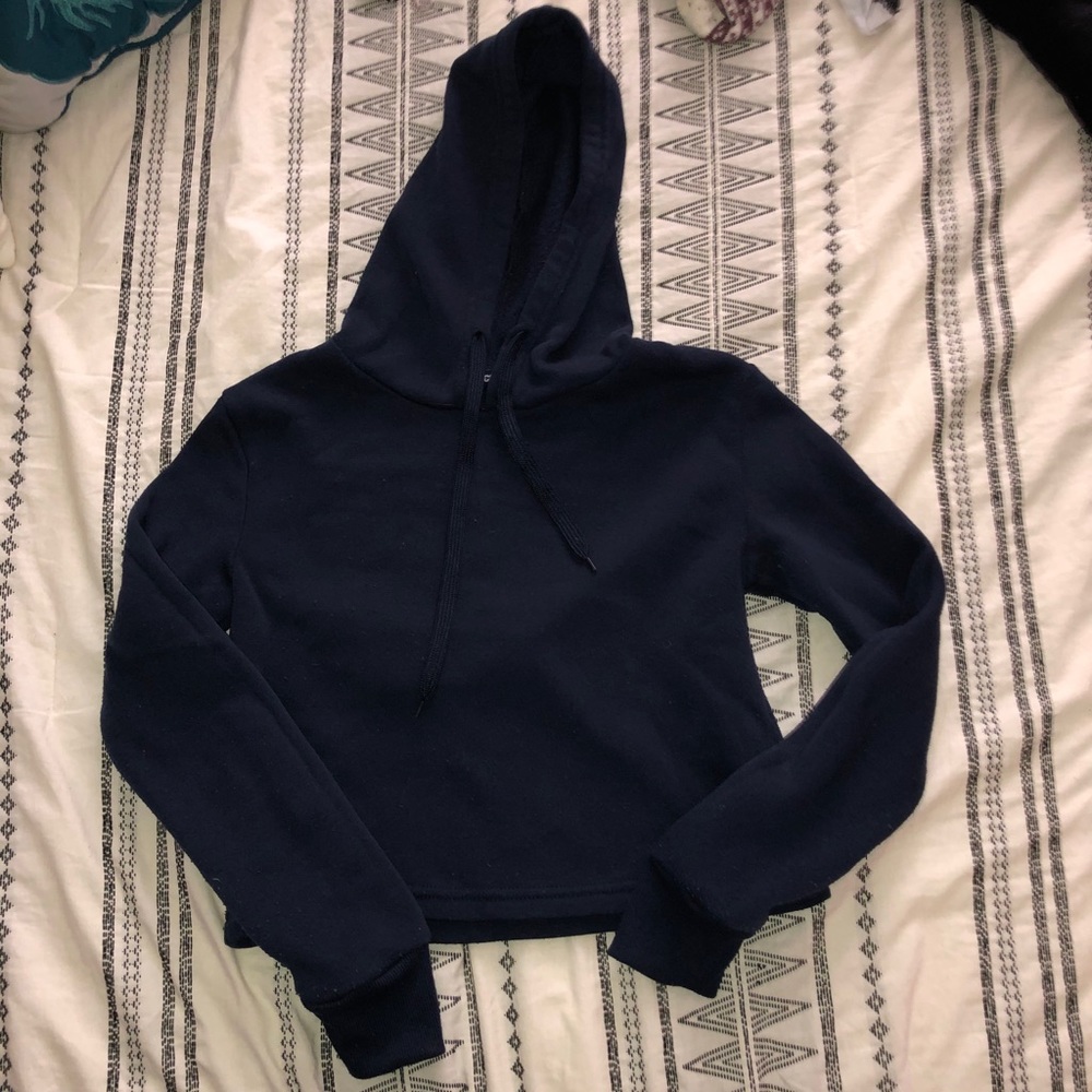 Cropped dark blue hoodie